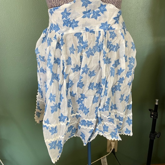 Vintage APRON Sheer w/ Blue Ivy Pattern Retro Housewife 50’s White Ric Rac Trim - Picture 2 of 6